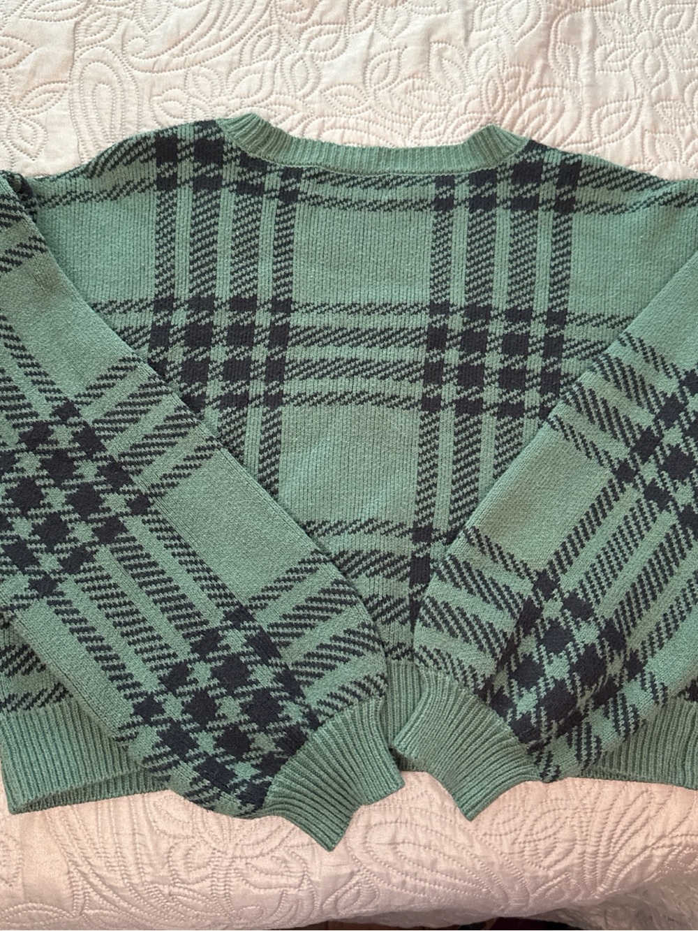 Hollister Green and Black Plaid V-Neck Button Cardigan - Picture 3 of 4